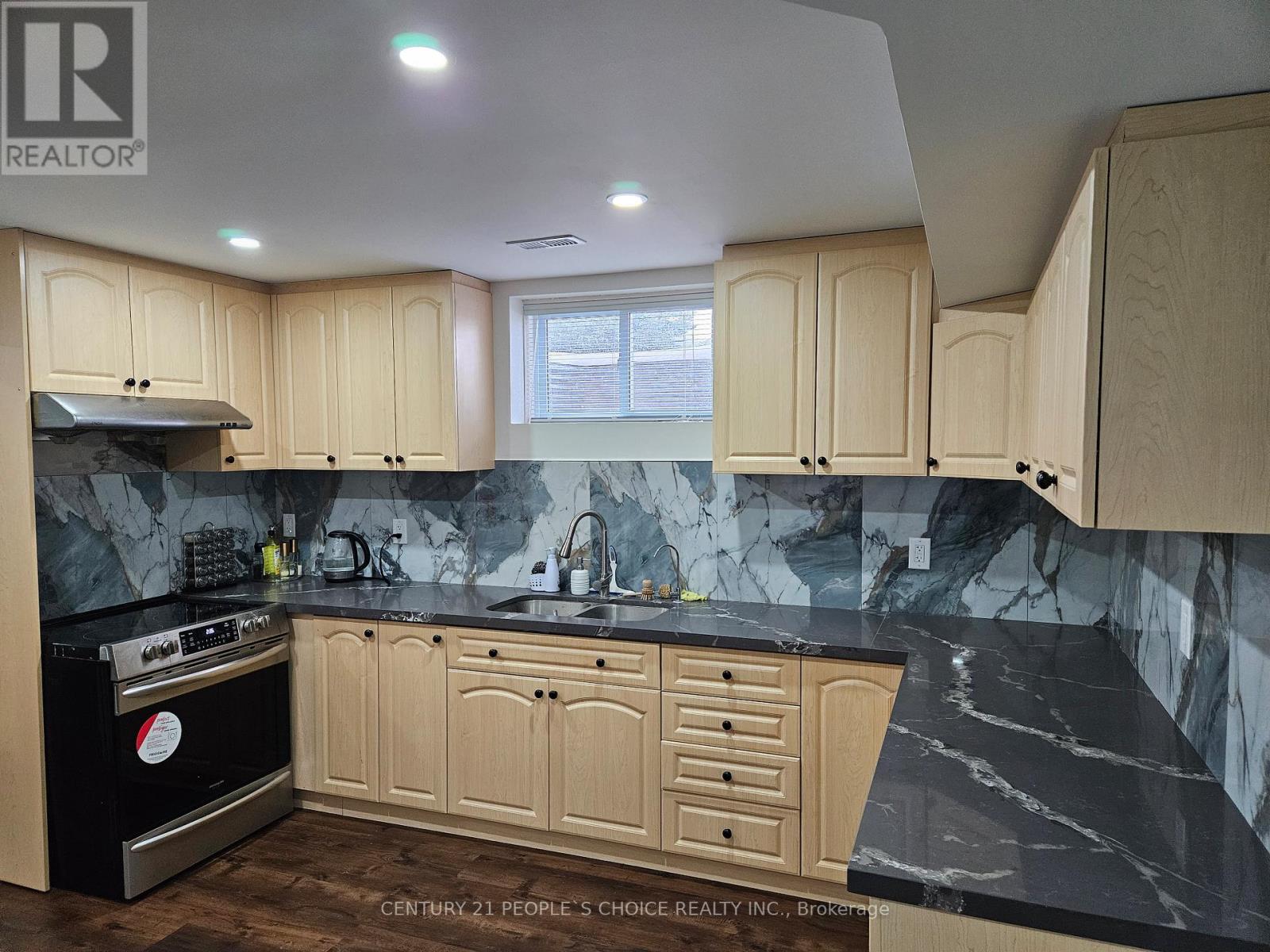 Lower - 2 Forfar Court, Kitchener, Ontario  N2B 3T5 - Photo 2 - X12706152