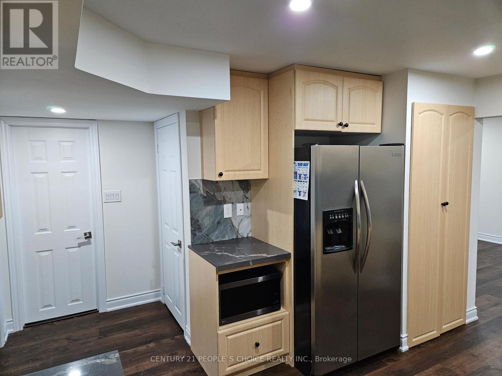 Lower - 2 Forfar Court, Kitchener, Ontario  N2B 3T5 - Photo 4 - X12706152