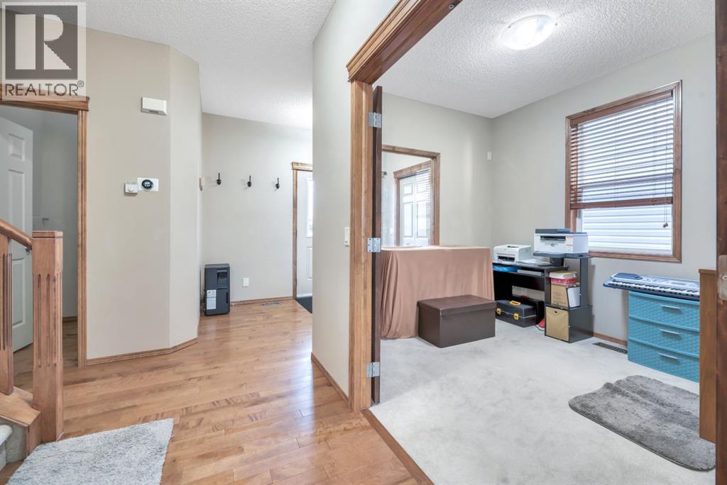 98 Pantego Road Nw, Calgary, Alberta  T3K 0B7 - Photo 5 - A2279941