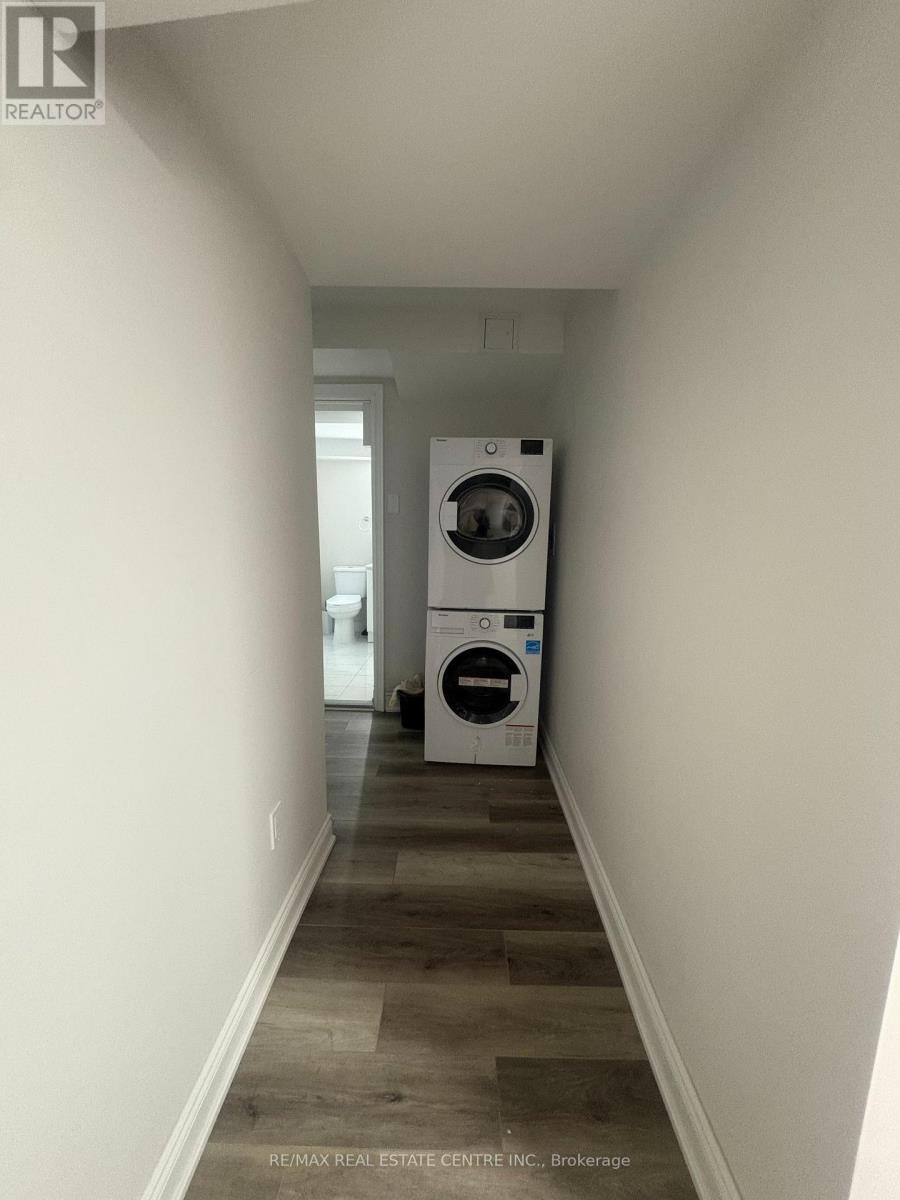 497 Tremblant Court, Mississauga, Ontario  L5W 1P4 - Photo 10 - W12700564