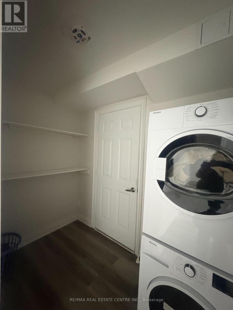 497 Tremblant Court, Mississauga, Ontario  L5W 1P4 - Photo 11 - W12700564