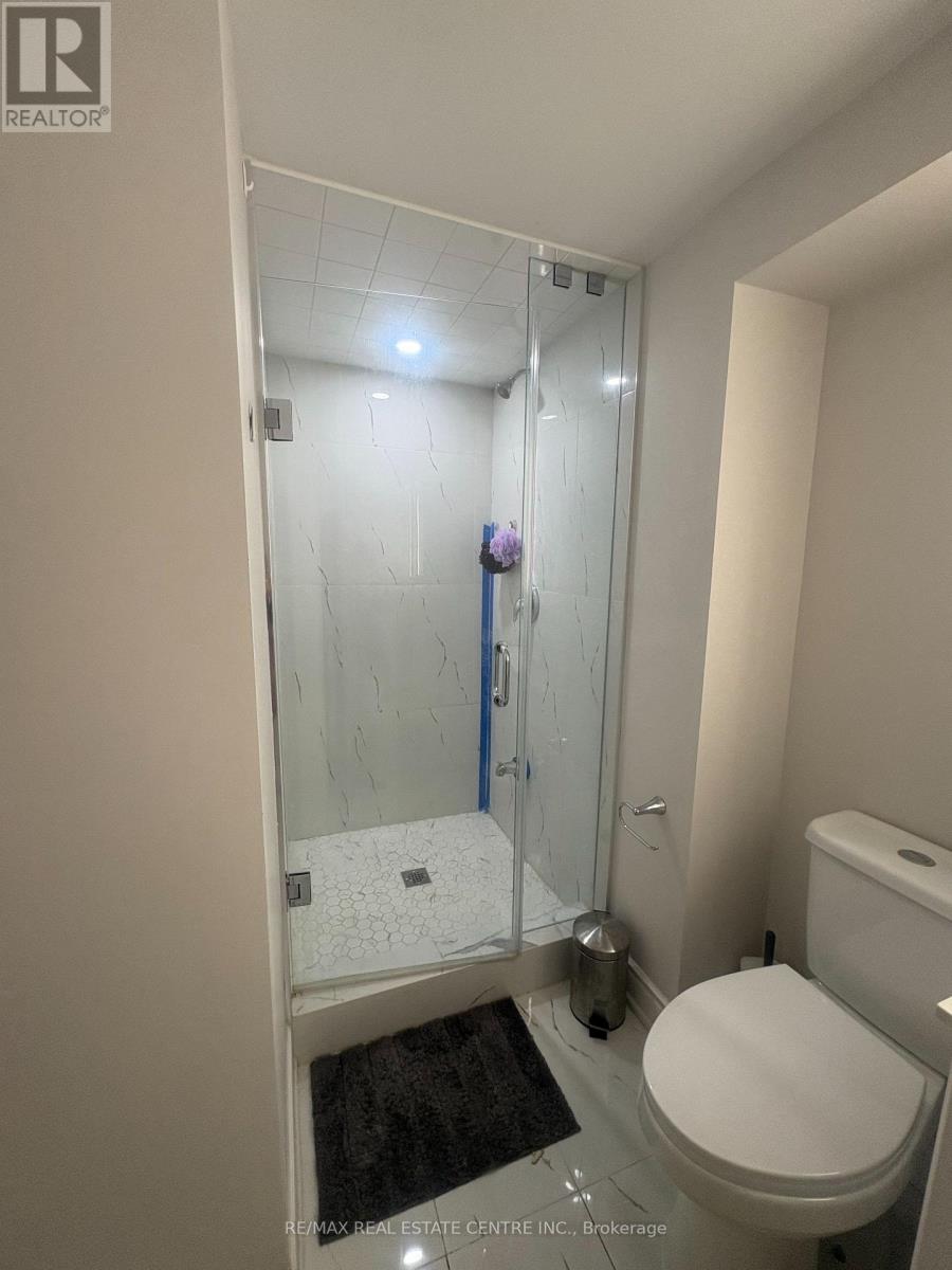 497 Tremblant Court, Mississauga, Ontario  L5W 1P4 - Photo 13 - W12700564