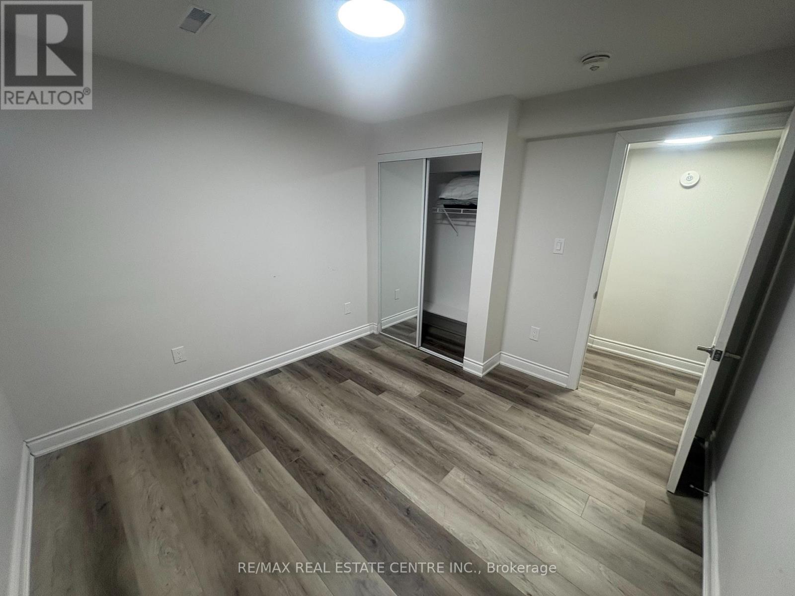 497 Tremblant Court, Mississauga, Ontario  L5W 1P4 - Photo 9 - W12700564