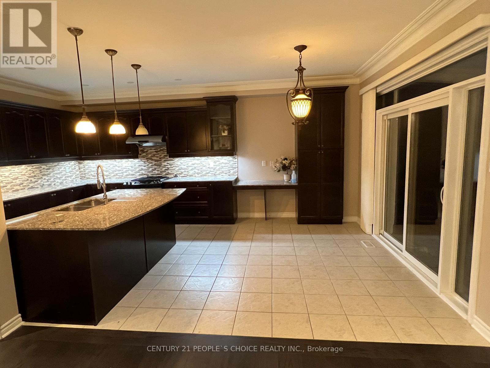 Upper - 114 Garyscholl Road, Vaughan, Ontario  L4L 1A6 - Photo 7 - N12706206