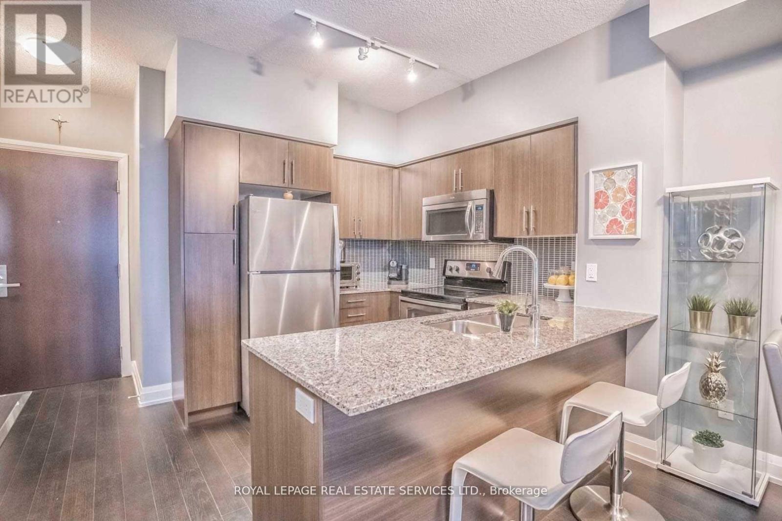 1504 - 65 Speers Road, Oakville, Ontario  L6K 3V5 - Photo 4 - W12706222