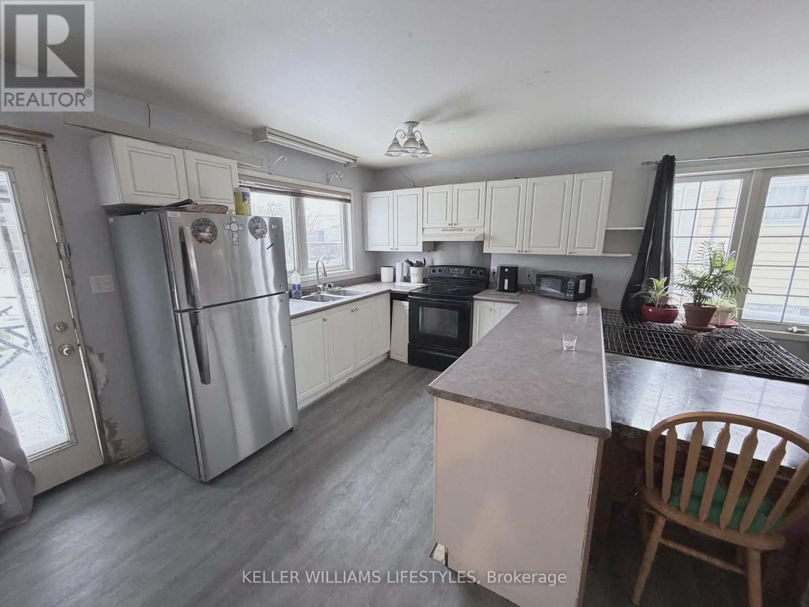 128 Stuart Street, Sarnia, Ontario  N7T 3B1 - Photo 7 - X12616434