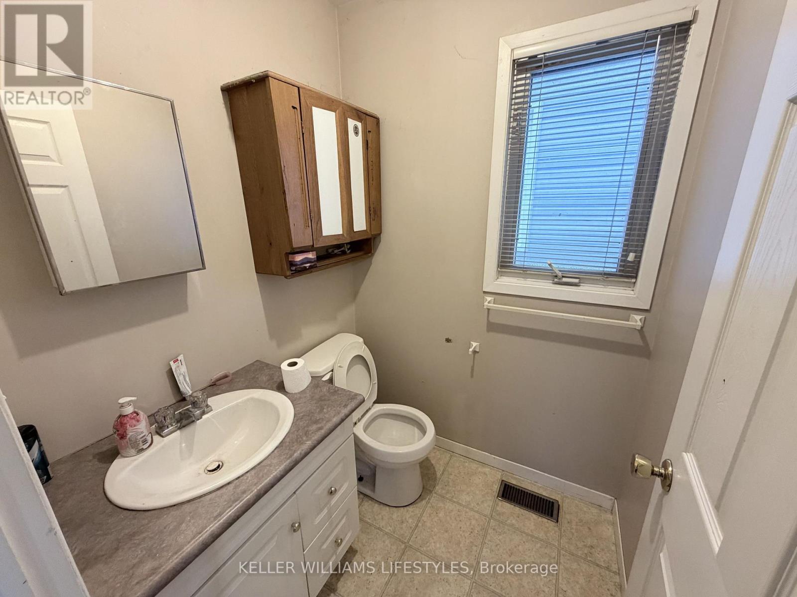 128 Stuart Street, Sarnia, Ontario  N7T 3B1 - Photo 9 - X12616434