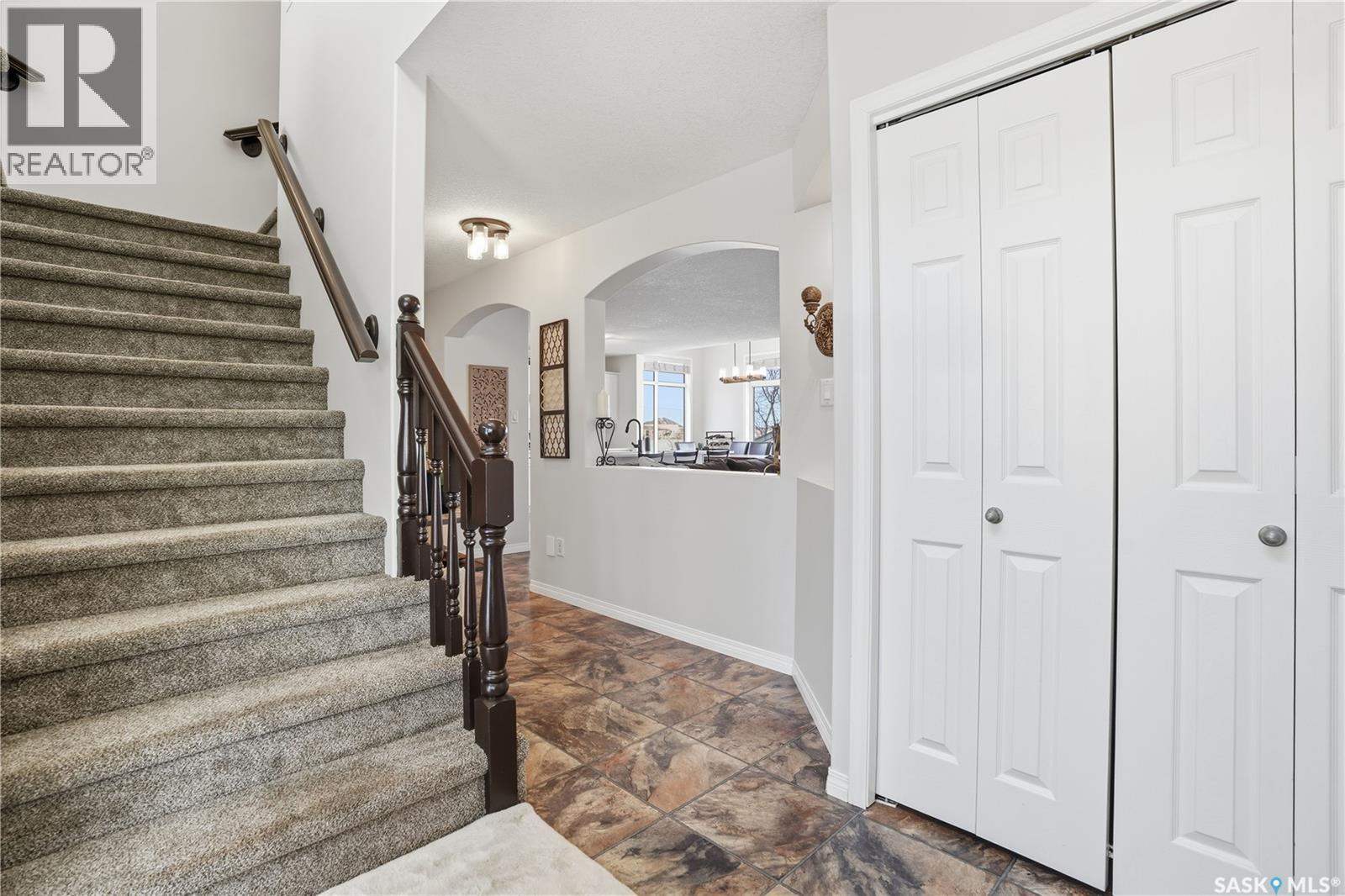 10114 Wascana Estates, Regina, Saskatchewan  S4V 2X3 - Photo 2 - SK026871