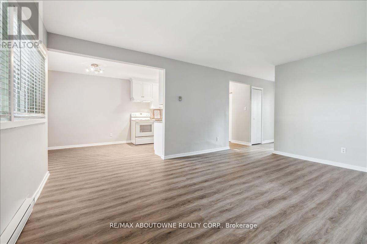 1 - 2350 Queensway Drive, Burlington, Ontario  L7R 3T3 - Photo 10 - W12706278