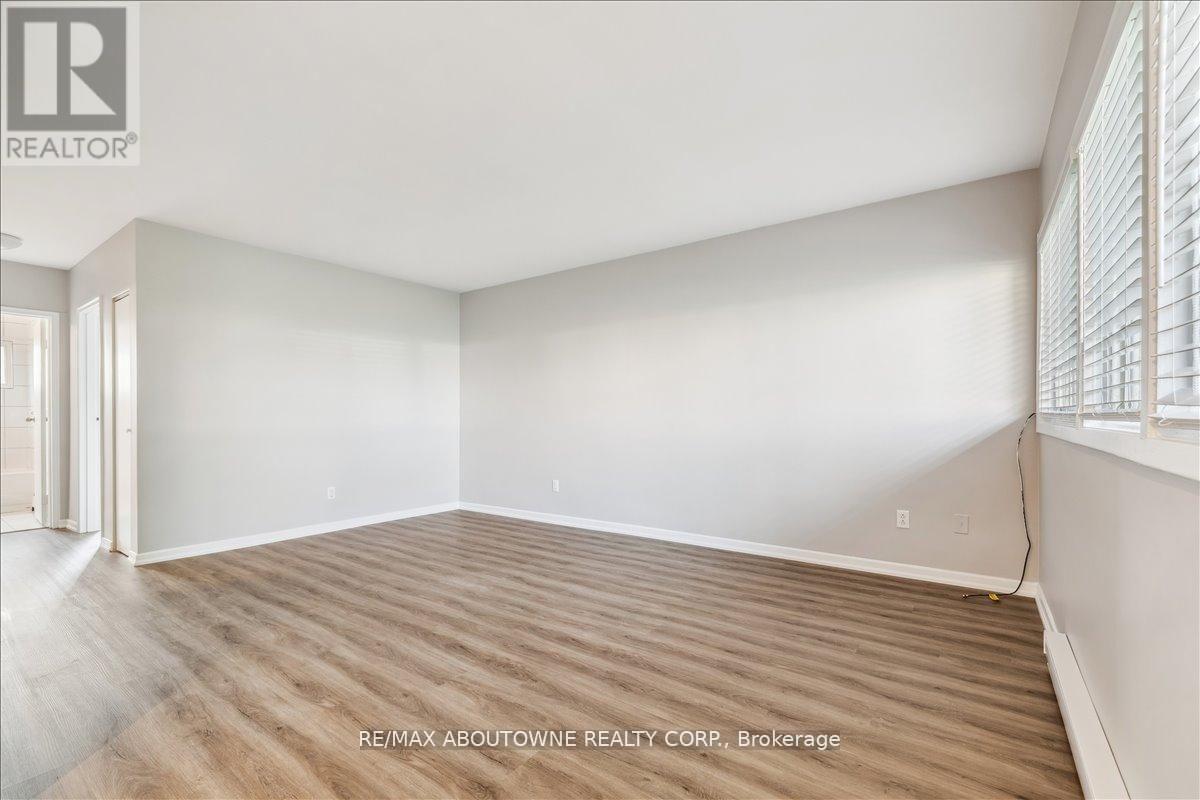 1 - 2350 Queensway Drive, Burlington, Ontario  L7R 3T3 - Photo 12 - W12706278