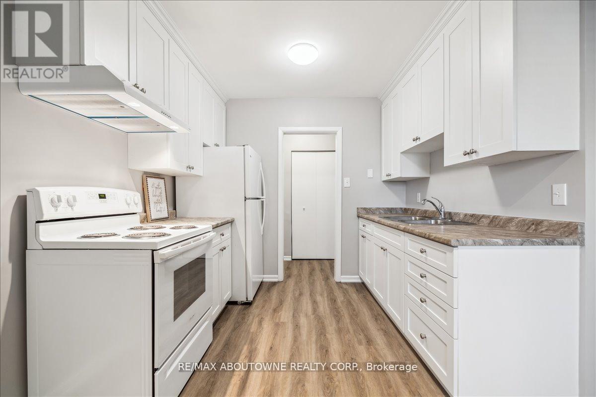 1 - 2350 Queensway Drive, Burlington, Ontario  L7R 3T3 - Photo 16 - W12706278