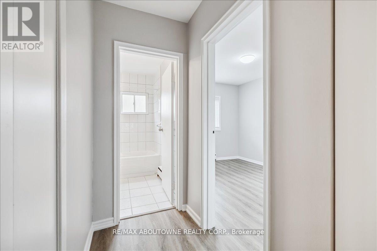 1 - 2350 Queensway Drive, Burlington, Ontario  L7R 3T3 - Photo 20 - W12706278