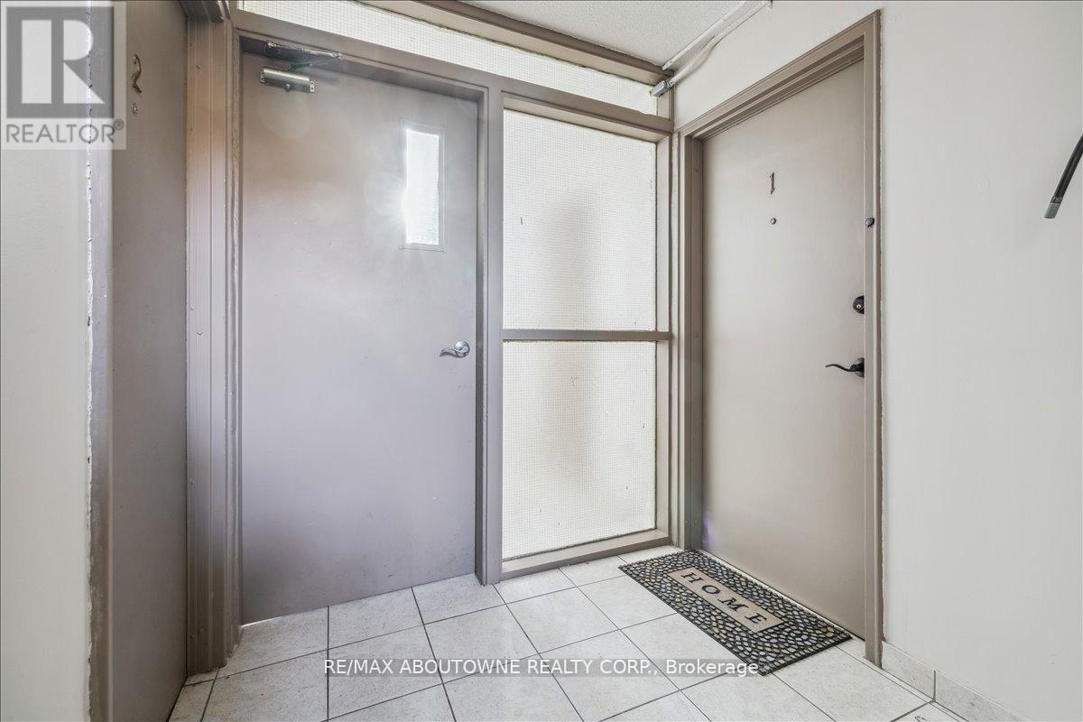 1 - 2350 Queensway Drive, Burlington, Ontario  L7R 3T3 - Photo 4 - W12706278