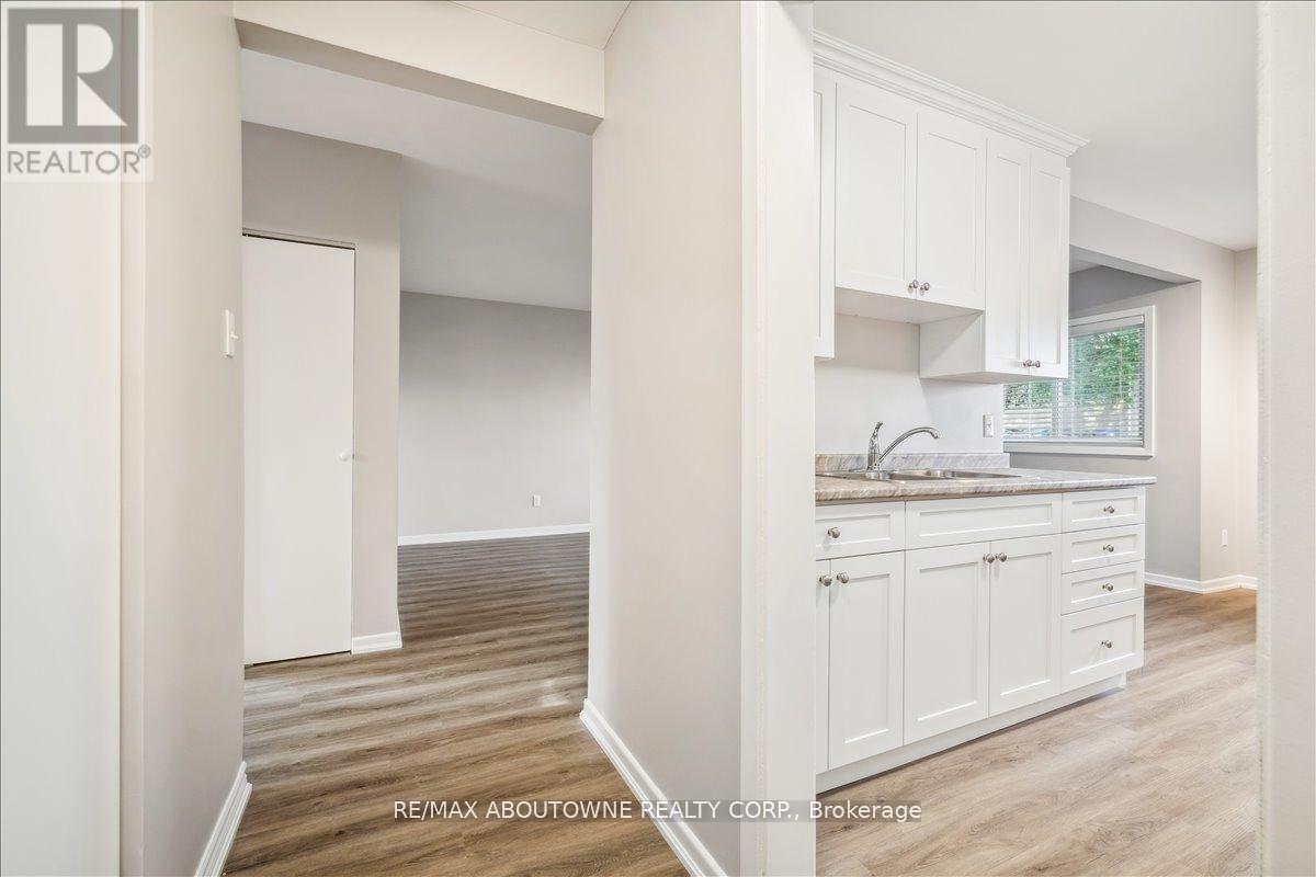 1 - 2350 Queensway Drive, Burlington, Ontario  L7R 3T3 - Photo 6 - W12706278