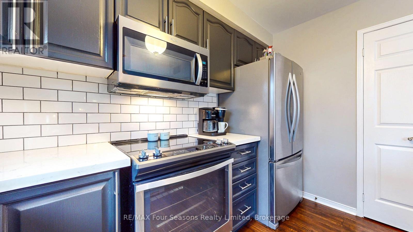 25 Silversands Crescent, Wasaga Beach, Ontario  L9Z 1P8 - Photo 8 - S12706368