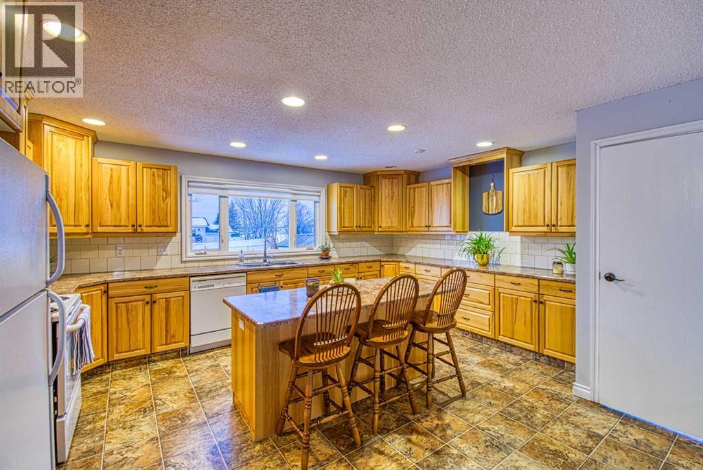 1122 6 Ave West, Beaverlodge, Alberta  T0H 0C0 - Photo 2 - A2276661