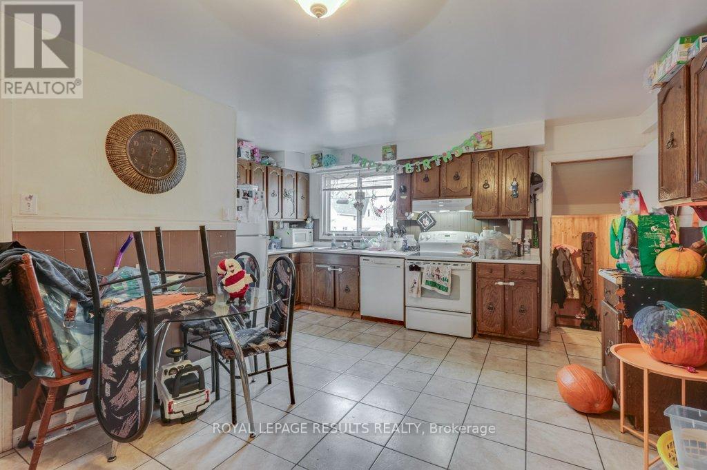 42 Redan Street, St. Thomas, Ontario  N5P 1T4 - Photo 6 - X12706308