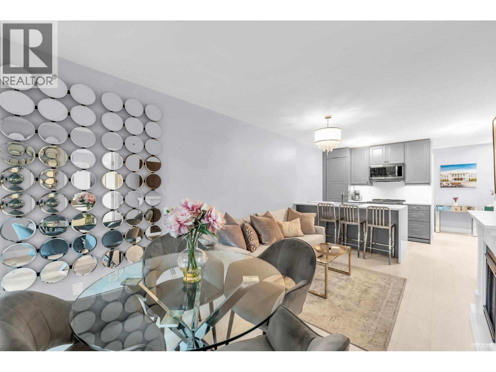 410 909 MAINLAND STREET, Vancouver, British Columbia