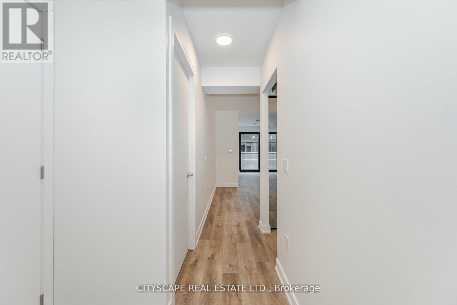 818 - 1 Jarvis Street, Hamilton, Ontario  L8R 3J2 - Photo 3 - X12706184