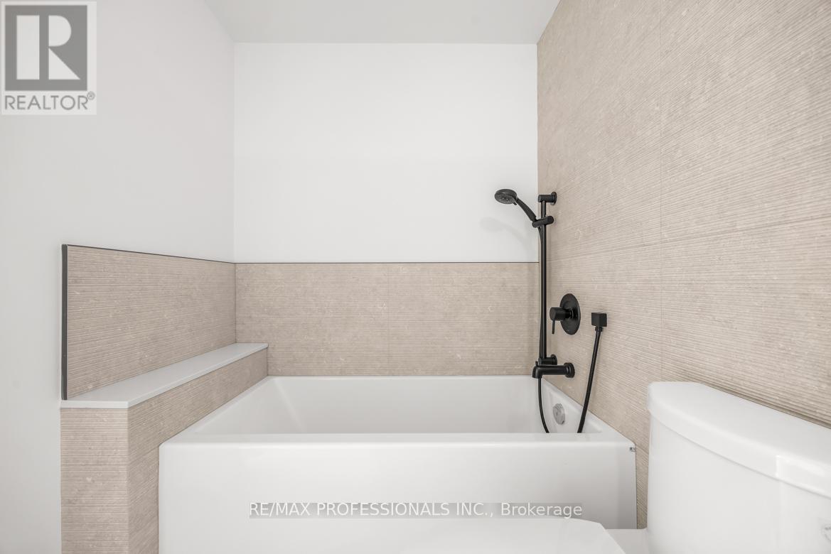 4004 - 21 Carlton Street, Toronto, Ontario  M5B 1L3 - Photo 16 - C12706322