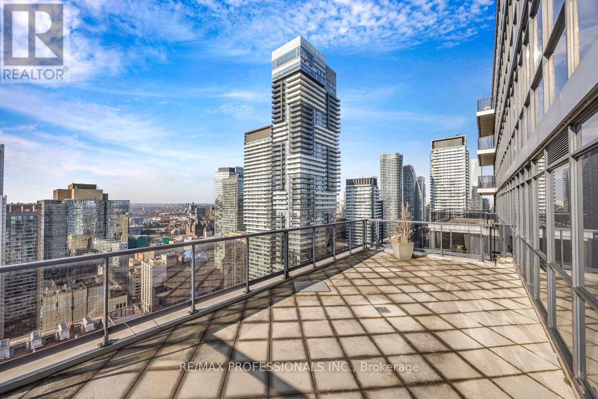 4004 - 21 Carlton Street, Toronto, Ontario  M5B 1L3 - Photo 3 - C12706322