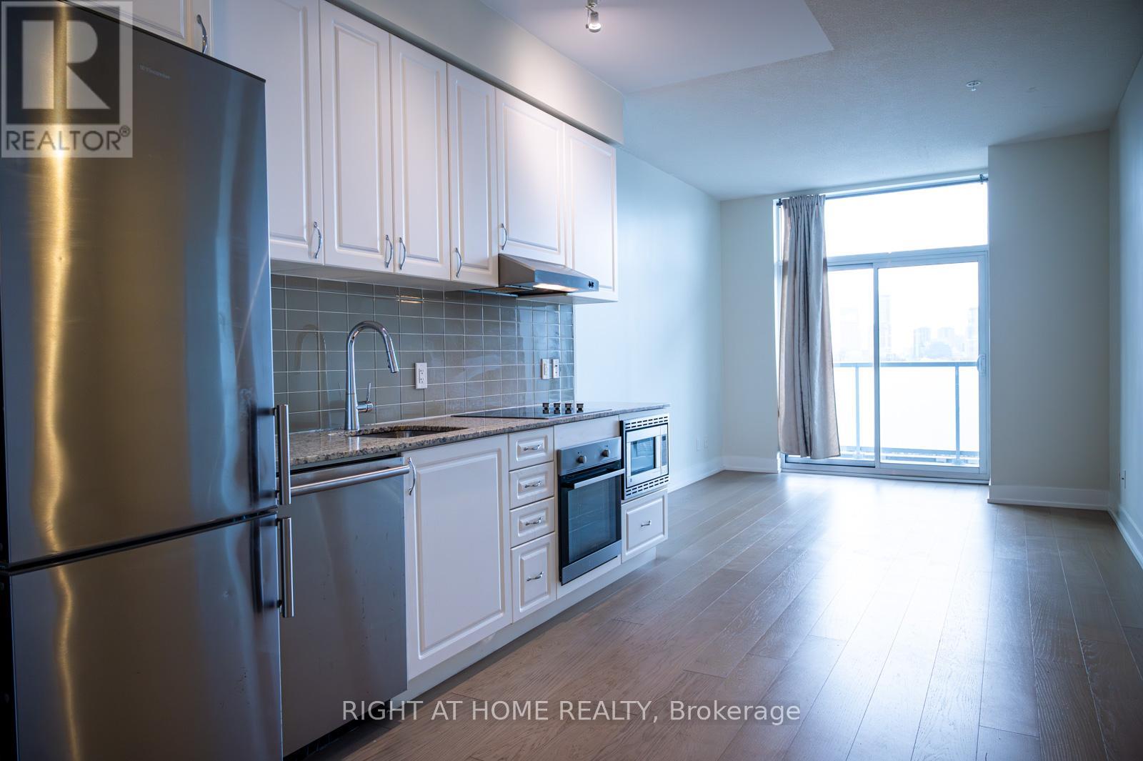 15 - 7 KENASTON GARDENS, Toronto, Ontario