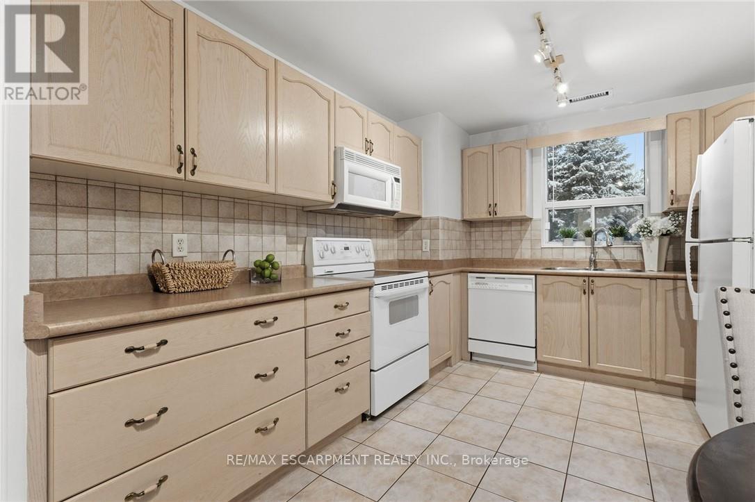 208 - 2085 Amherst Heights, Burlington, Ontario  L7P 5C2 - Photo 8 - W12706320