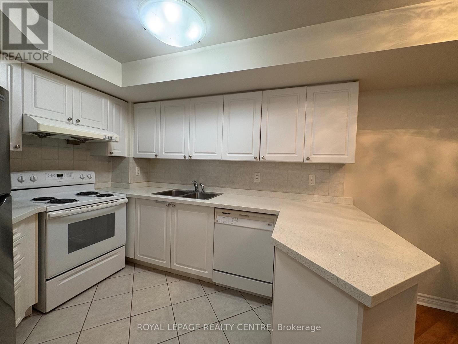 830 - 3888 DUKE OF YORK BOULEVARD, Mississauga, Ontario