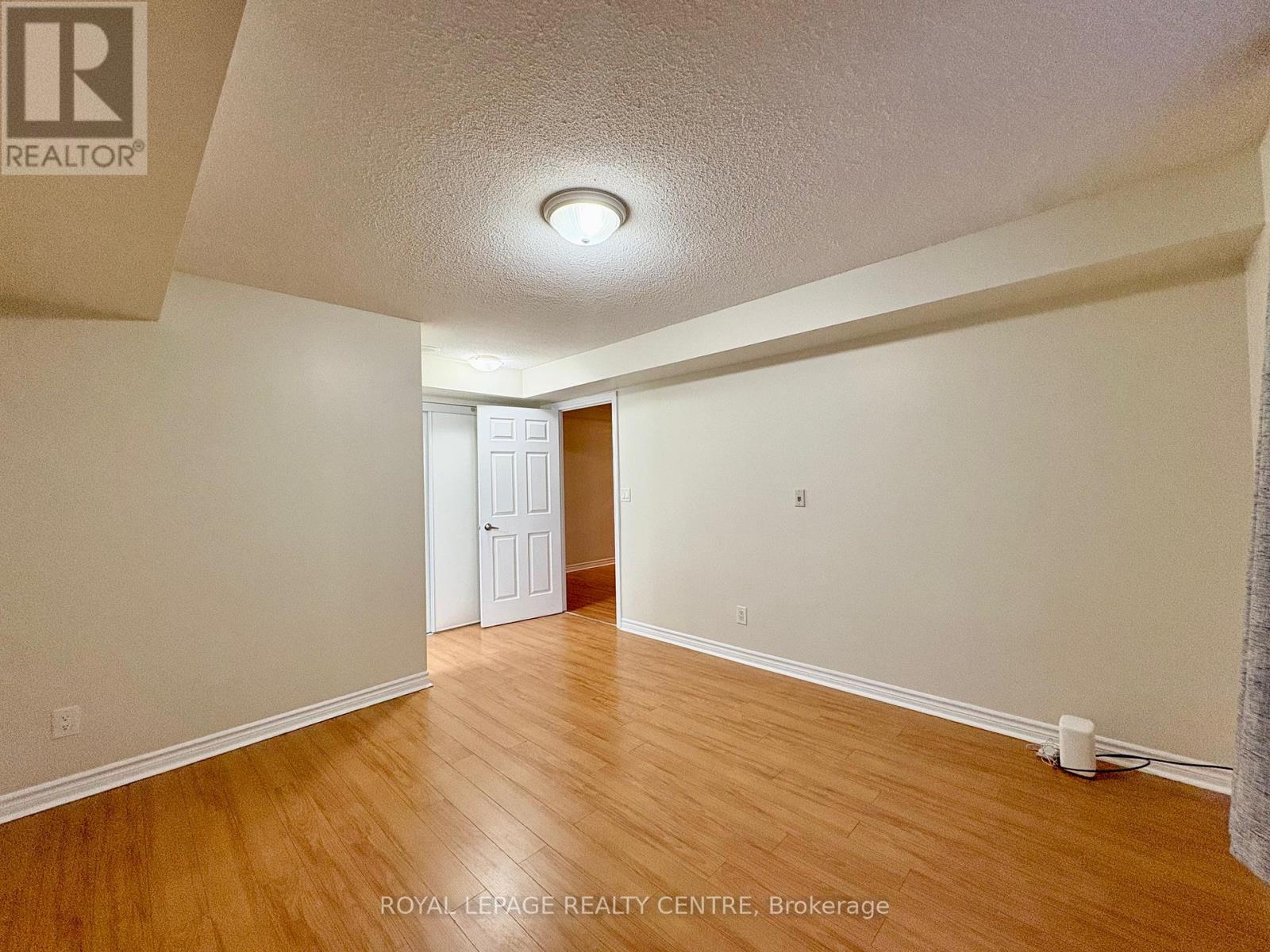 830 - 3888 Duke Of York Boulevard, Mississauga, Ontario  L5B 4P5 - Photo 11 - W12706324