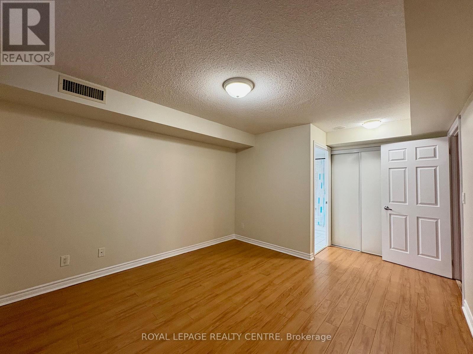 830 - 3888 Duke Of York Boulevard, Mississauga, Ontario  L5B 4P5 - Photo 13 - W12706324