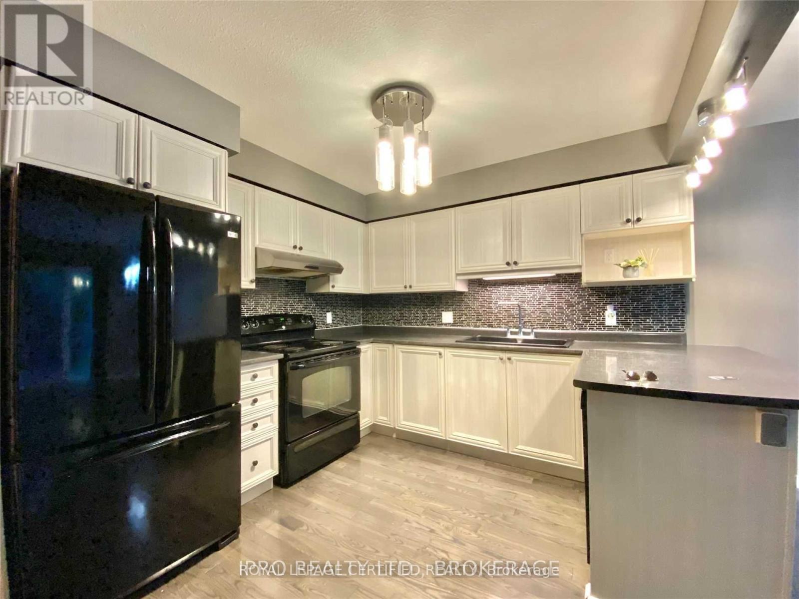 23 - 300 Fallowfield Drive, Kitchener, Ontario  N2C 2T8 - Photo 5 - X12706338