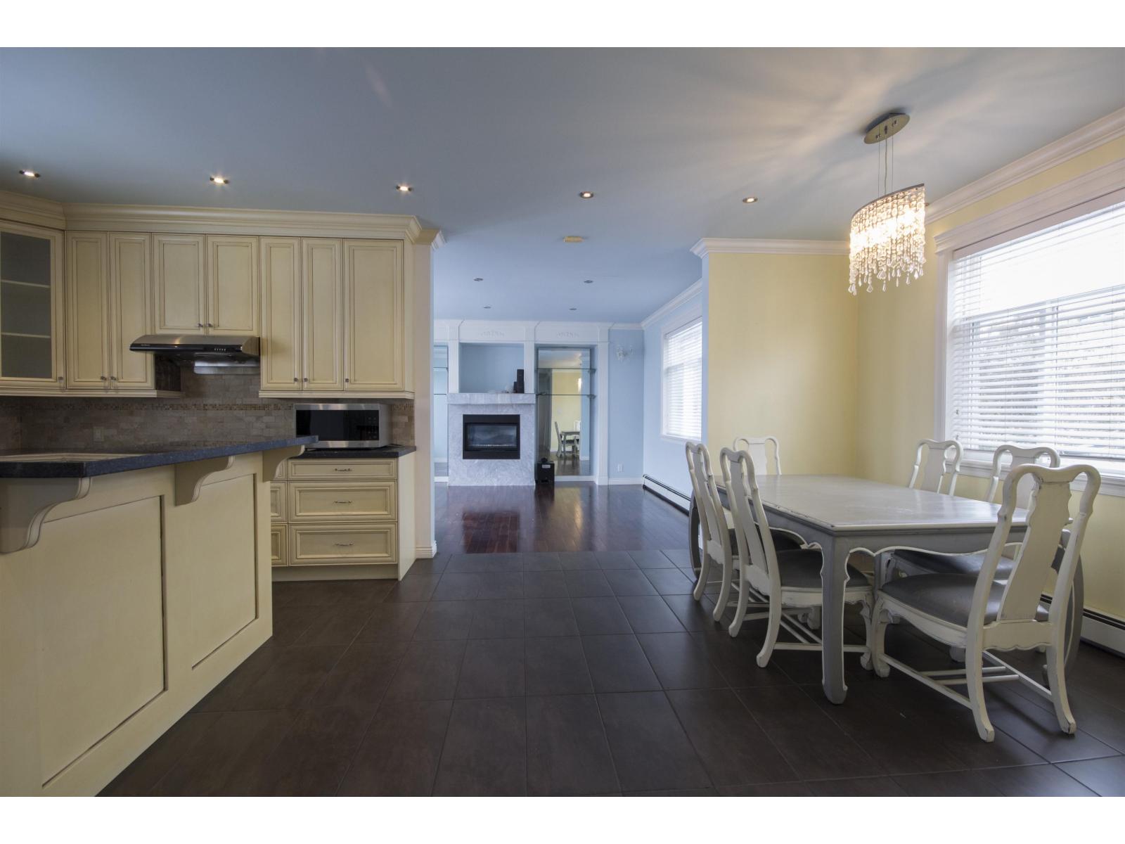 12136 100a Avenue, Surrey, British Columbia  V3V 2Y5 - Photo 5 - R3064082