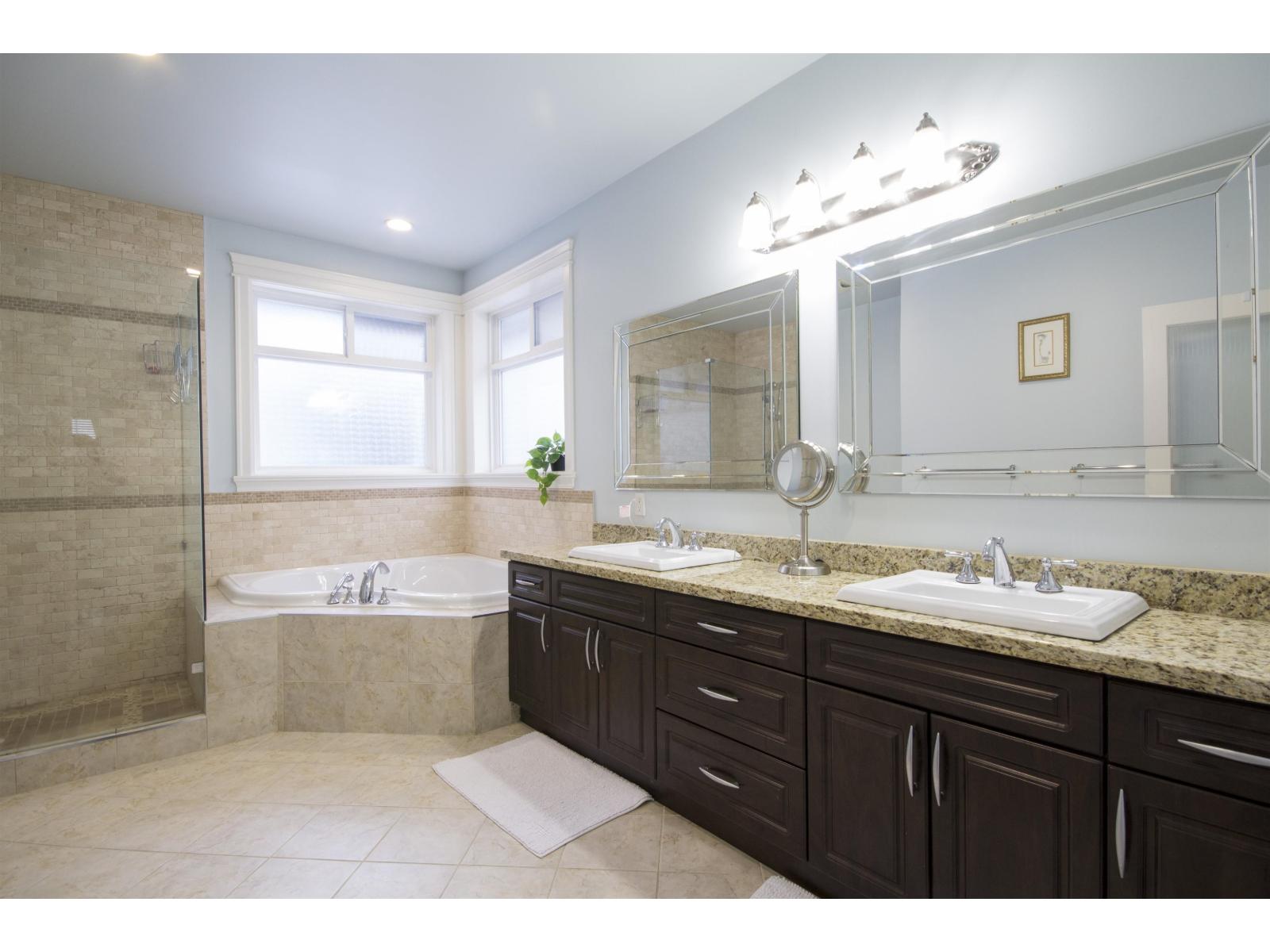 12136 100a Avenue, Surrey, British Columbia  V3V 2Y5 - Photo 9 - R3064082