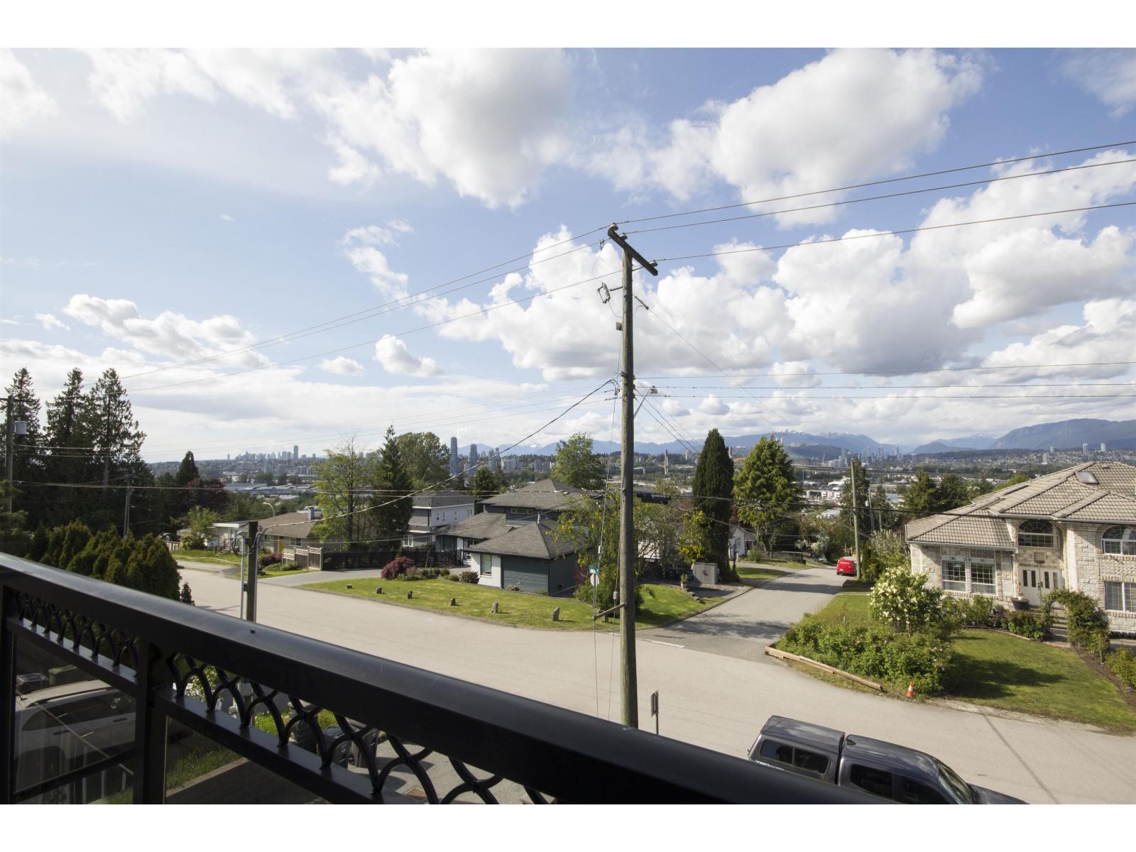 12136 100a Avenue, Surrey, British Columbia  V3V 2Y5 - Photo 3 - R3064082