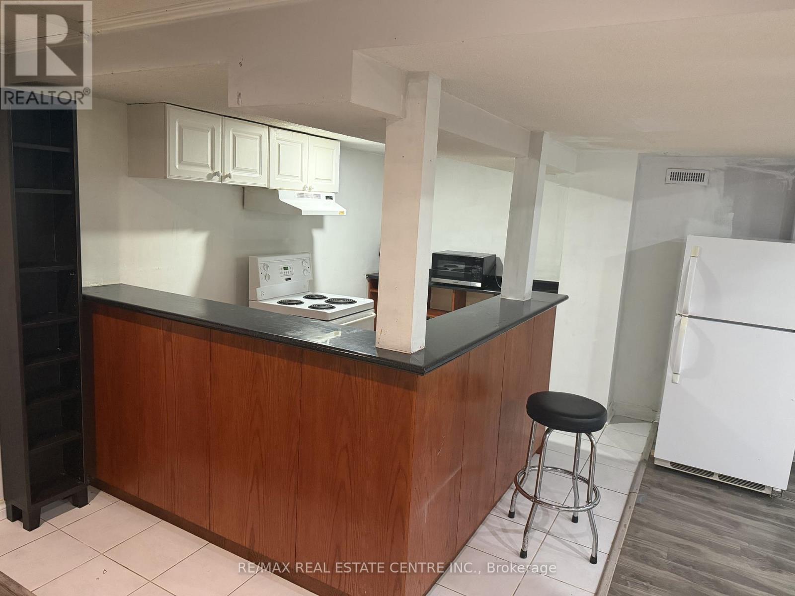 3292 The College Way, Mississauga, Ontario  L5L 5B6 - Photo 5 - W12678018