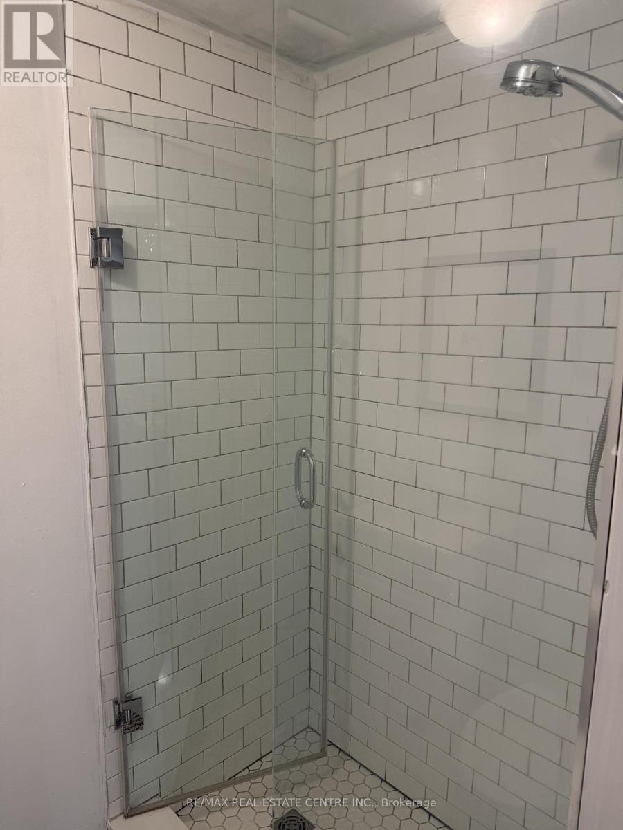 3292 The College Way, Mississauga, Ontario  L5L 5B6 - Photo 9 - W12678018