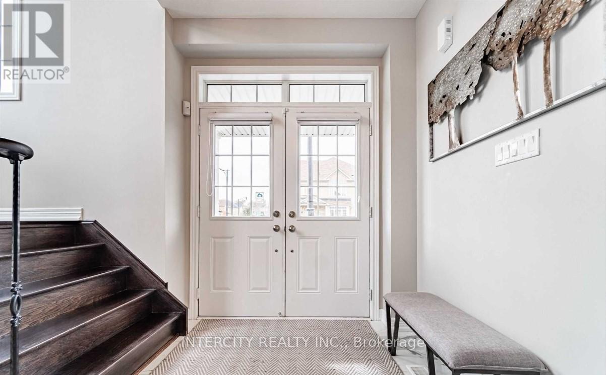 363 Robert Parkinson Drive, Brampton, Ontario  L7A 4C3 - Photo 5 - W12695388