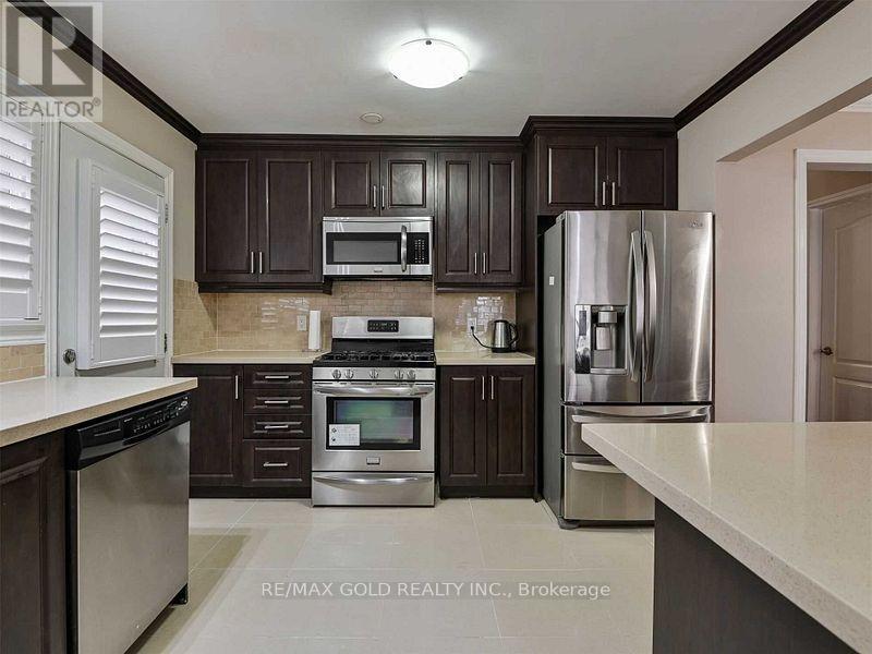 67 Archdekin Drive S, Brampton, Ontario  L6V 1V1 - Photo 2 - W12706238