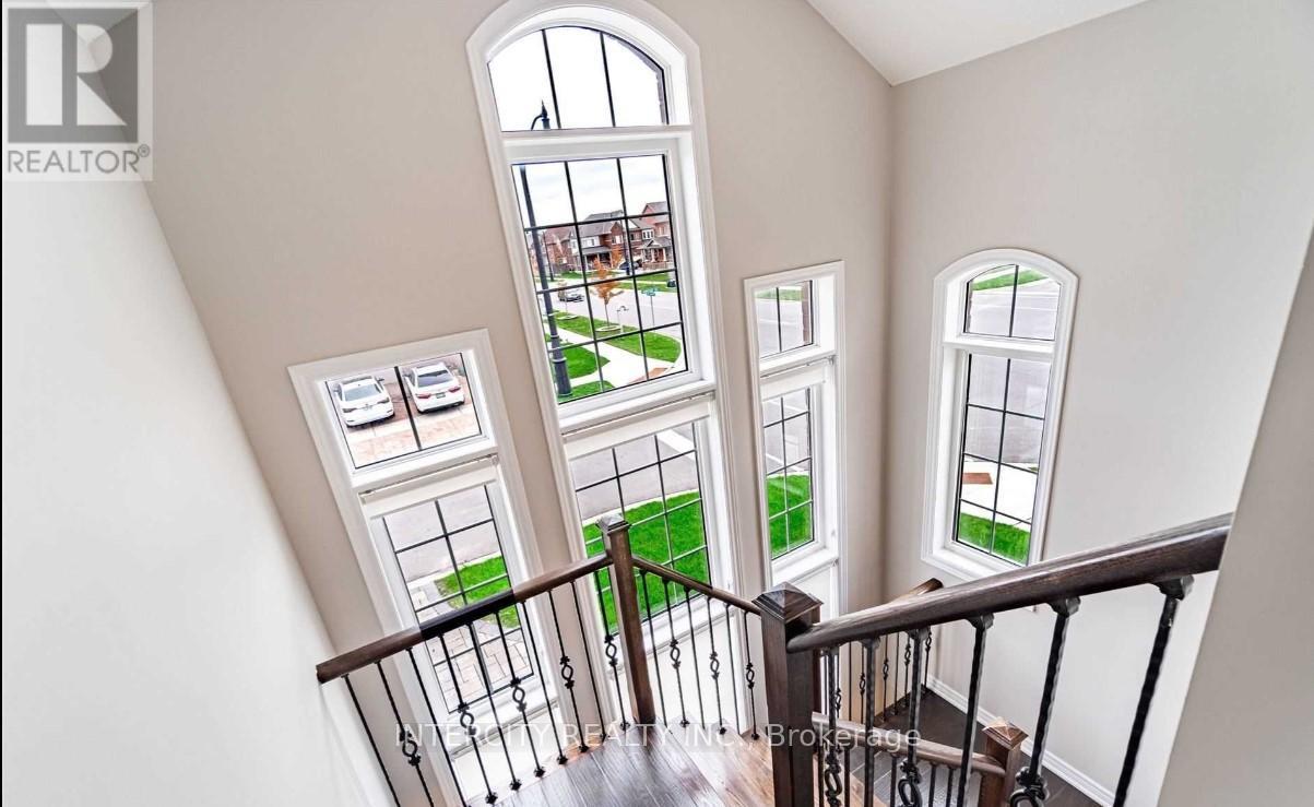 363 Robert Parkinson Drive, Brampton, Ontario  L7A 4C3 - Photo 7 - W12695388