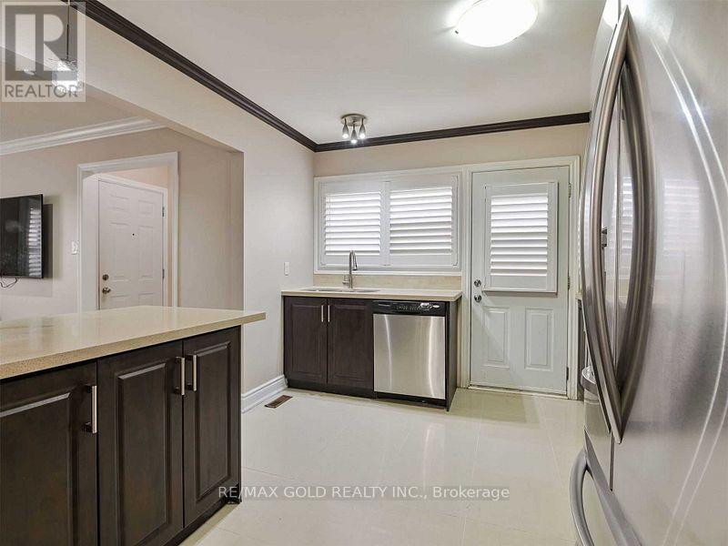 67 Archdekin Drive S, Brampton, Ontario  L6V 1V1 - Photo 3 - W12706238