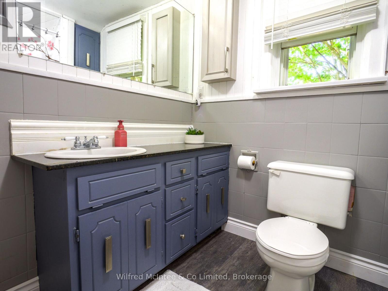 304 Napier Street, Brockton, Ontario  N0G 2V0 - Photo 11 - X12706390