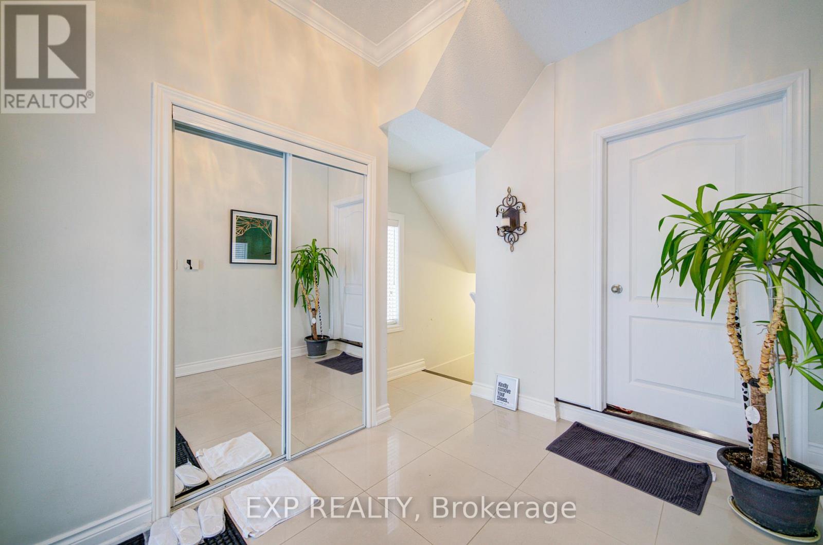 116 Colesbrook Road, Richmond Hill, Ontario  L4S 2G3 - Photo 2 - N12703752