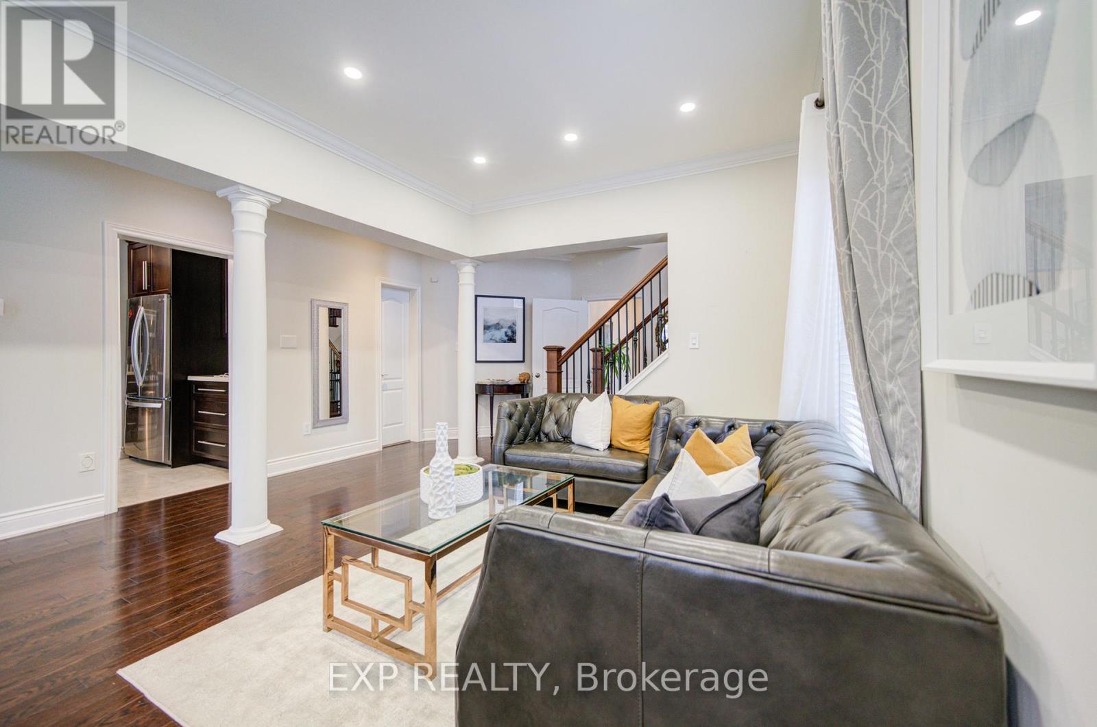 116 Colesbrook Road, Richmond Hill, Ontario  L4S 2G3 - Photo 6 - N12703752