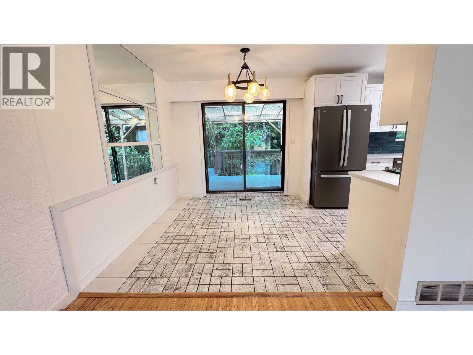 646 Claremont Street, Coquitlam, British Columbia  V3J 3T4 - Photo 11 - R3080468