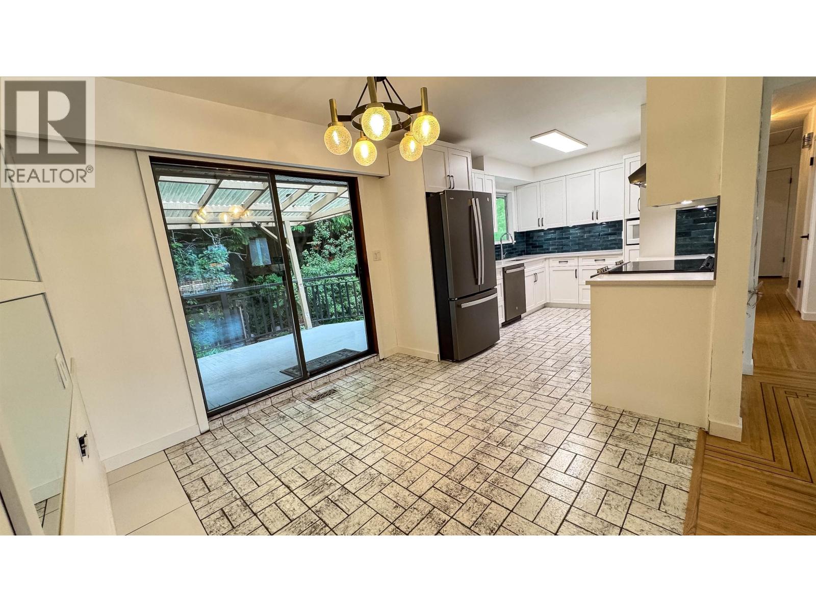 646 Claremont Street, Coquitlam, British Columbia  V3J 3T4 - Photo 12 - R3080468