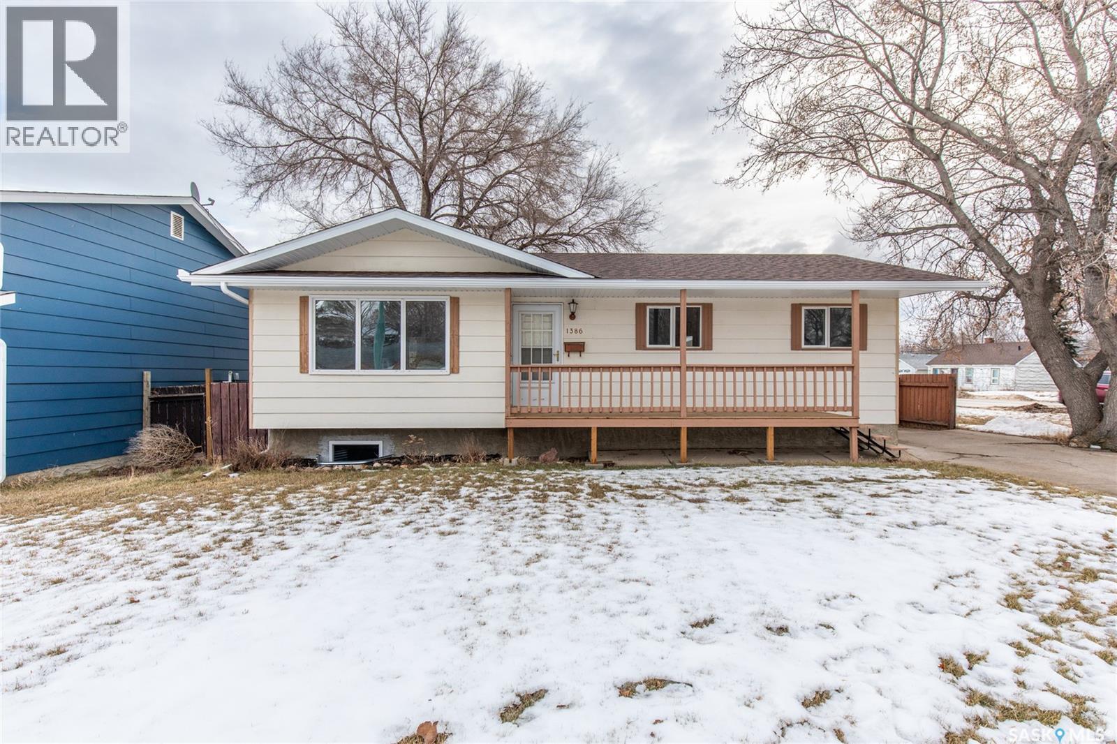 1386 Manitou Crescent, Moose Jaw, Saskatchewan  S6H 7C5 - Photo 2 - SK026992