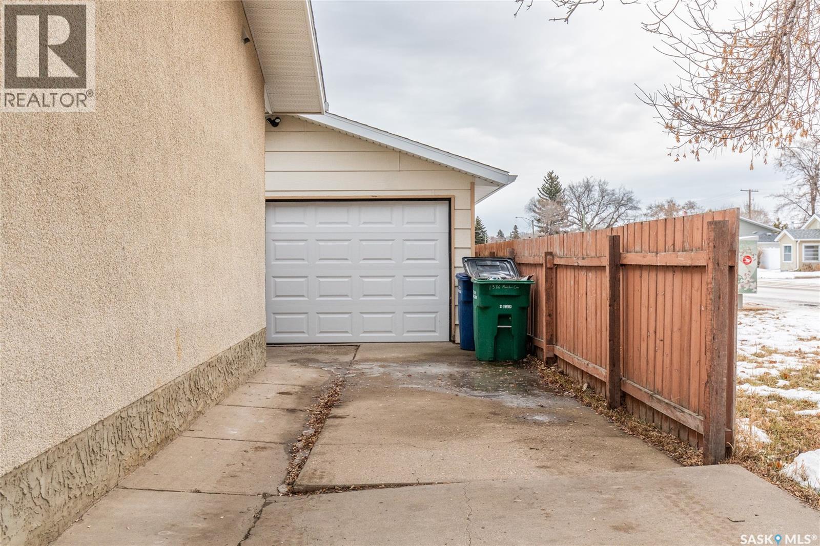 1386 Manitou Crescent, Moose Jaw, Saskatchewan  S6H 7C5 - Photo 38 - SK026992