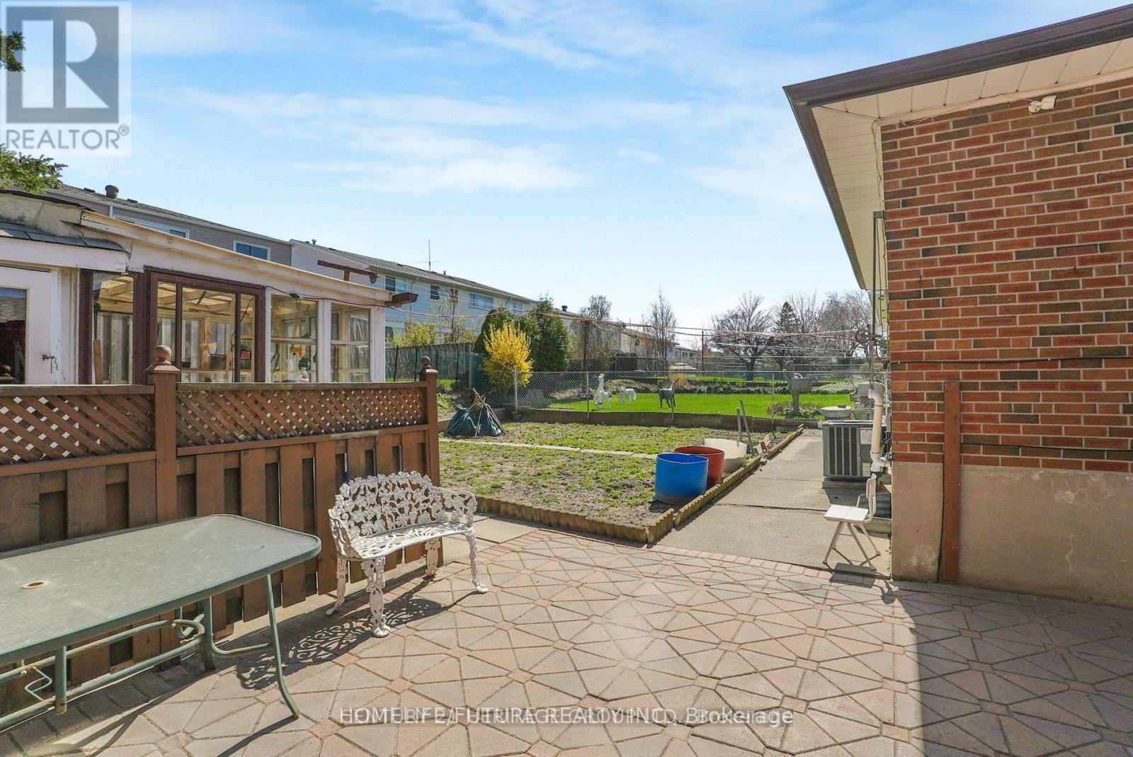 31 Scarden Avenue, Toronto, Ontario  M1T 1V8 - Photo 8 - E12706372