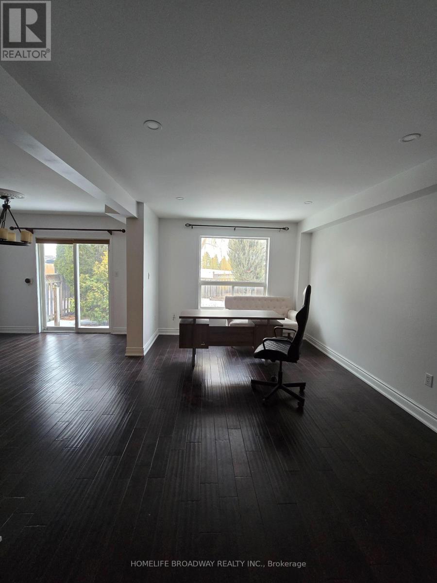 81 Clearmeadow Boulevard, Newmarket, Ontario  L3X 2M6 - Photo 3 - N12706388