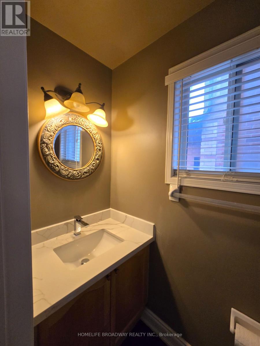 81 Clearmeadow Boulevard, Newmarket, Ontario  L3X 2M6 - Photo 5 - N12706388